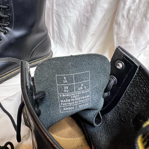 Doc Martens - Picture 2 of 7